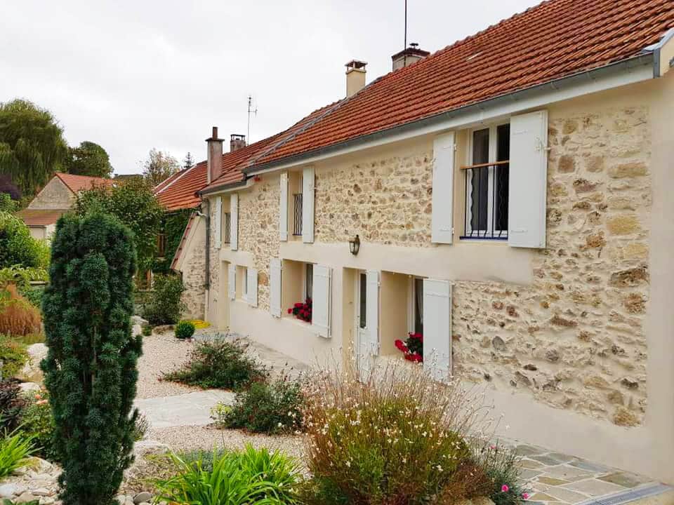 Ravalement d'un façade en pierre naturelle dans le Grand Est Ravalement d'un façade en pierre naturelle dans le Grand Est